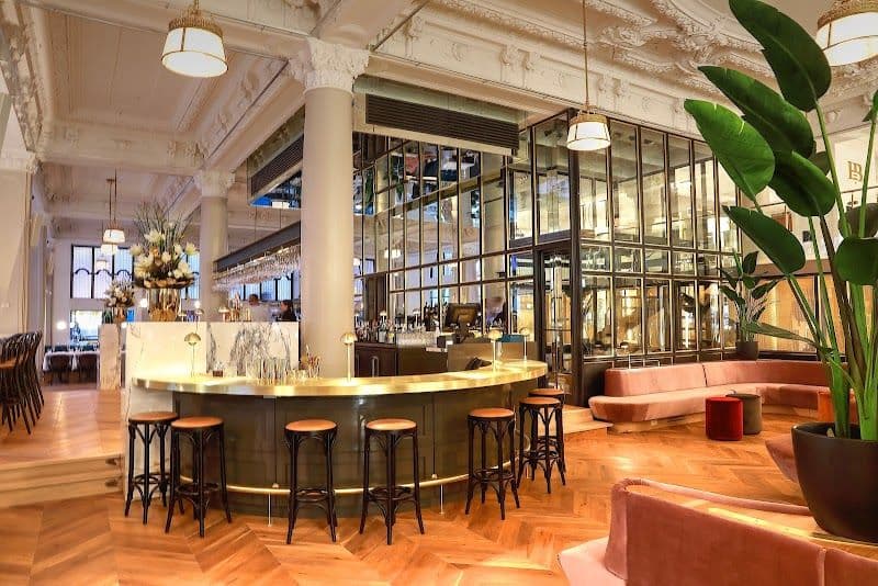 Henri Brasserie Française + Lounge